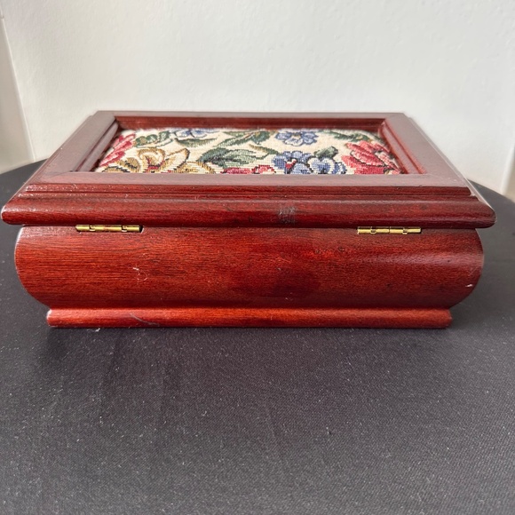 Vintage Wooden Jewelry Box with Floral Tapestry Lid Rectangular Trinket Storage - Picture 6 of 12